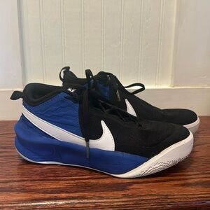 Nike Hustle Sneaker 4Y